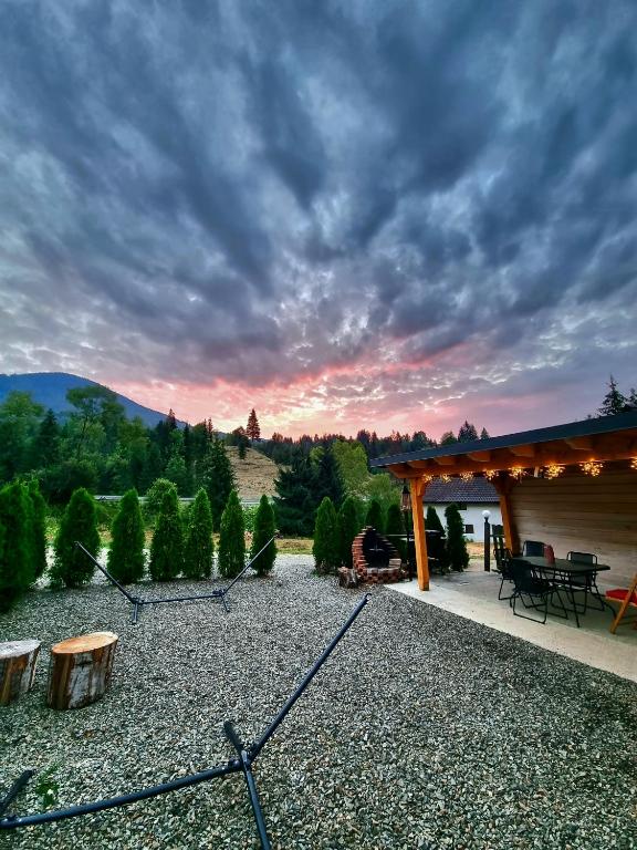 Tana dell Lupo – Curte cabană